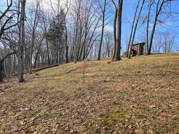 $129,000 | 4932-4944 Orion Court, Cassville, WI 53806