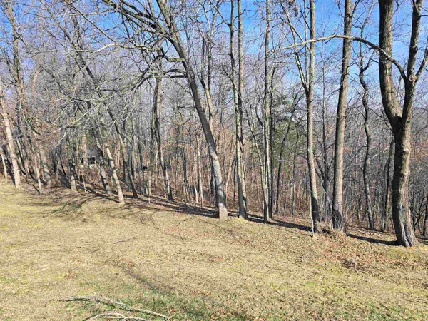 $129,000 | 4932-4944 Orion Court, Cassville, WI 53806