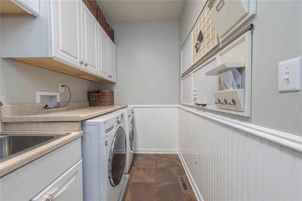 2054 Reis Run Road Pittsburgh, PA 15237 - Photo 21 of 25 1st floor mudroom and laundry room