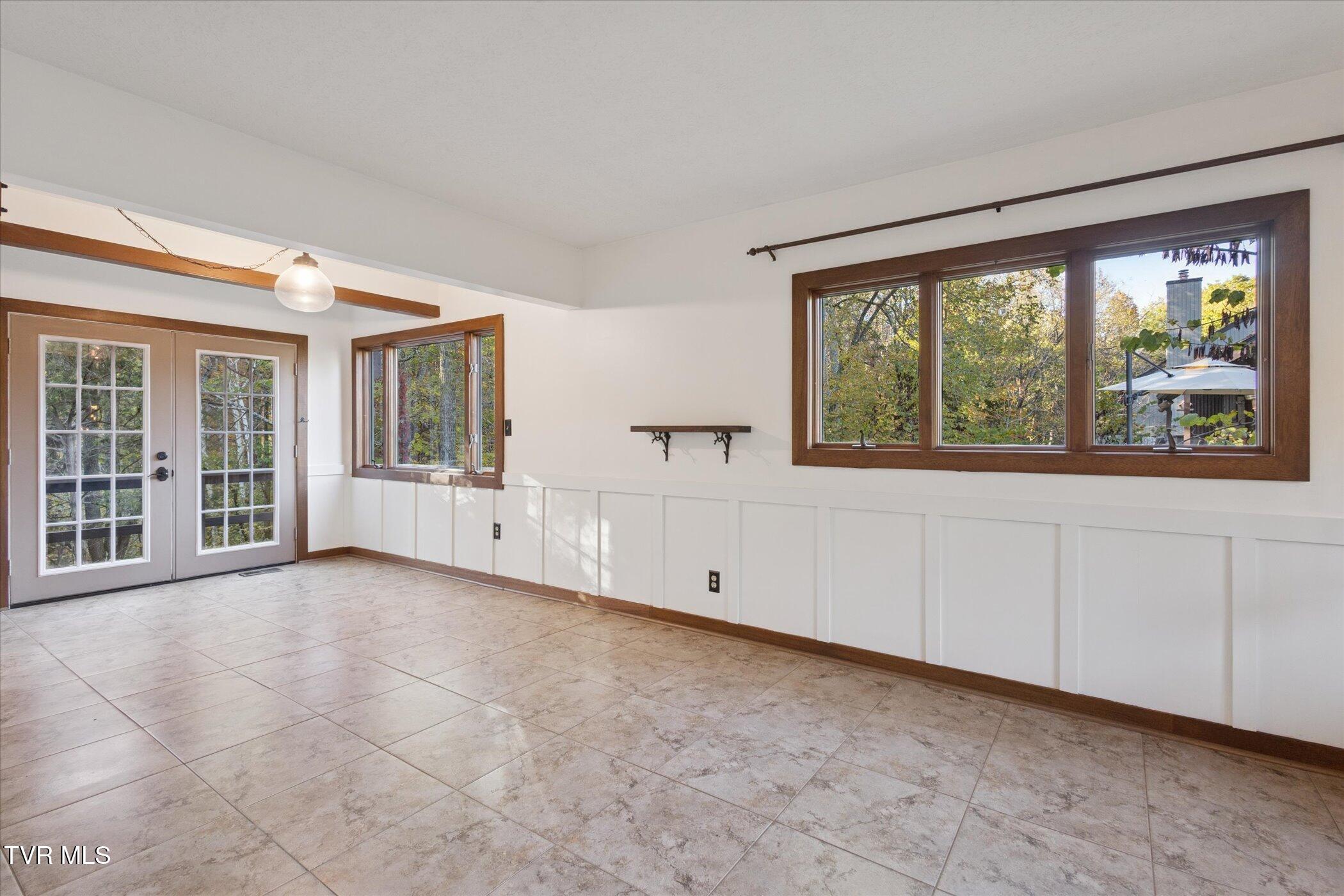 137 Columbine Road Kingsport, TN 37660 - Photo 12 of 62 10-137 Columbine Rd-WindowStill-Photogra