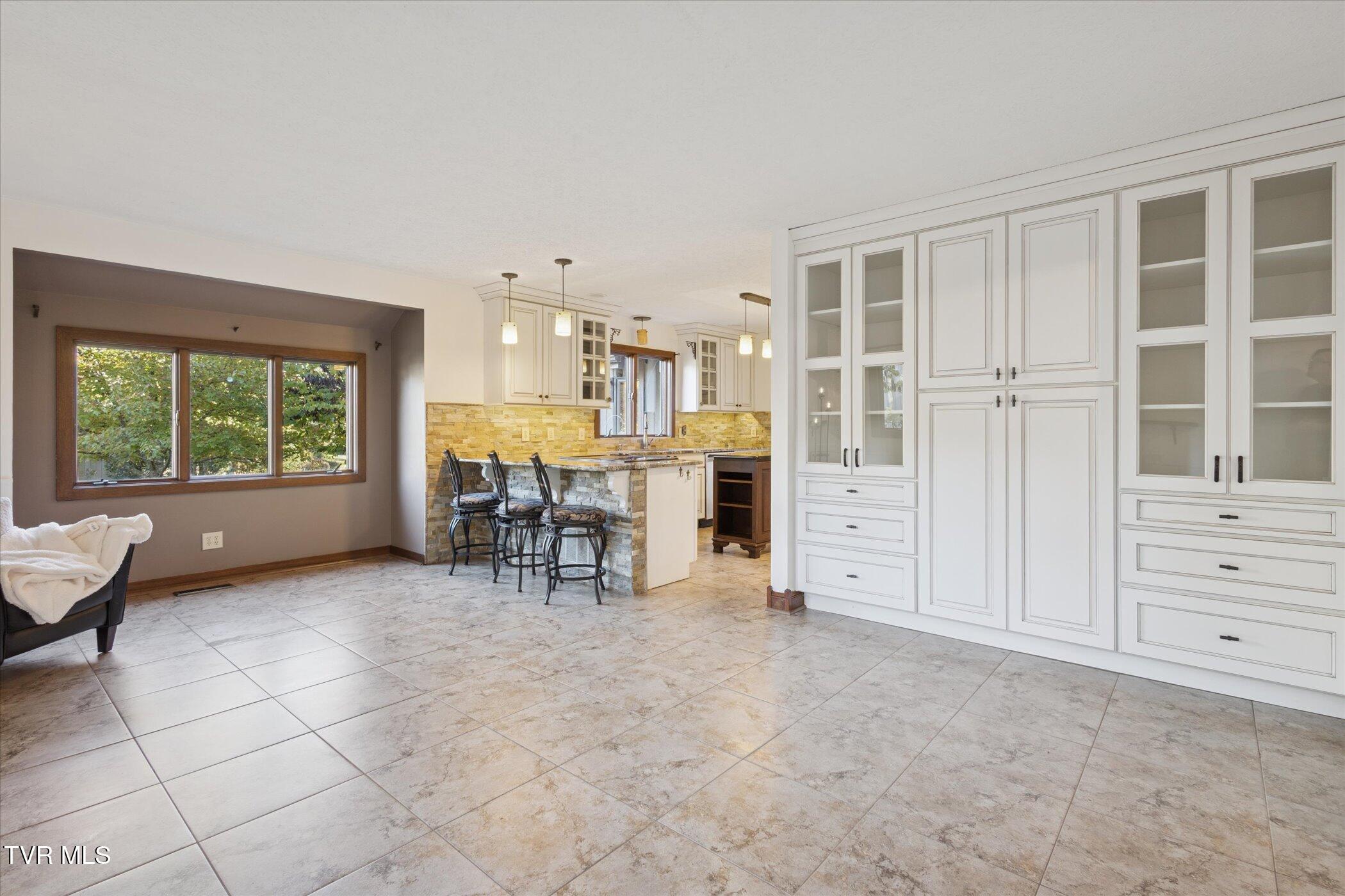 137 Columbine Road Kingsport, TN 37660 - Photo 13 of 62 11-137 Columbine Rd-WindowStill-Photogra