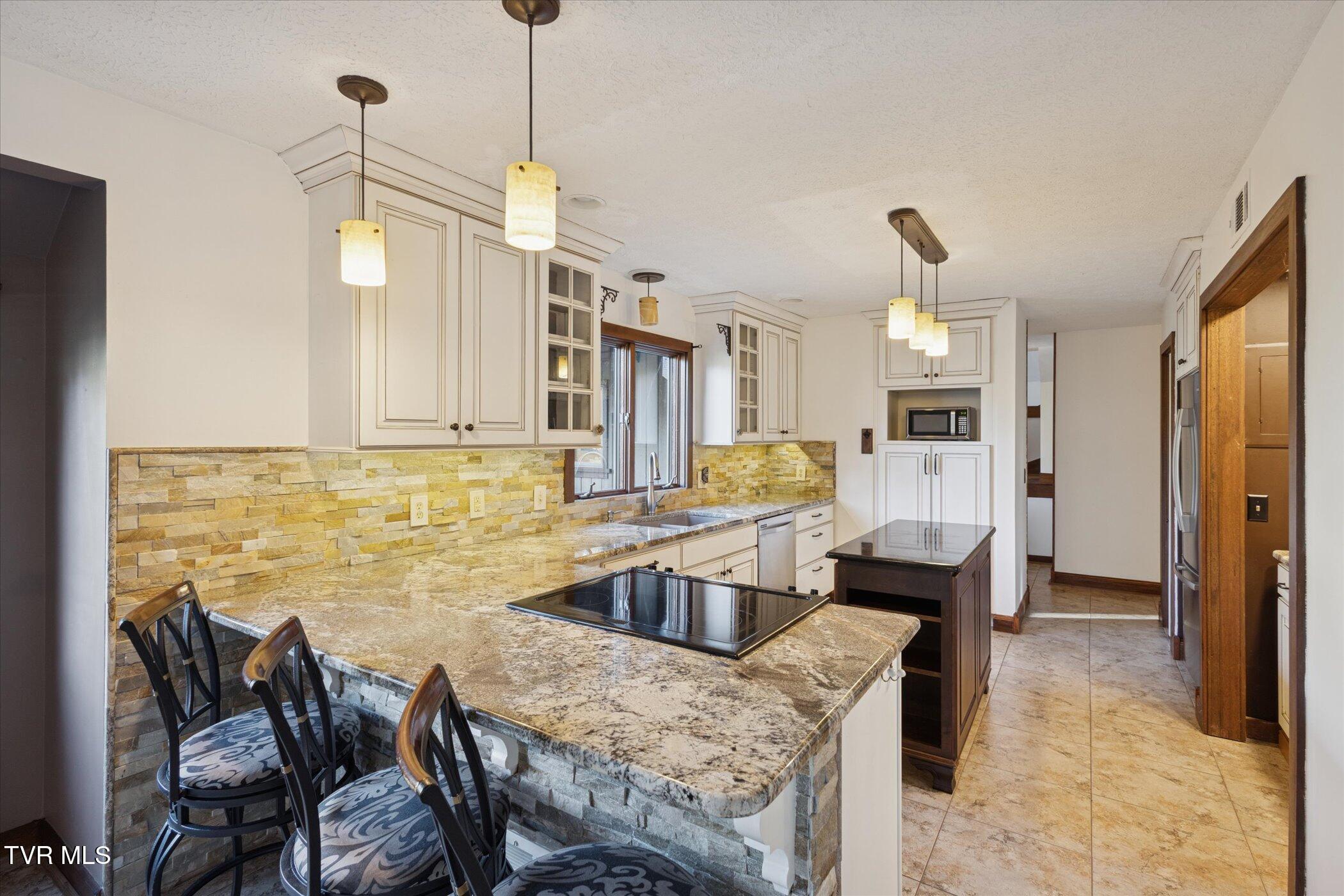 137 Columbine Road Kingsport, TN 37660 - Photo 14 of 62 12-137 Columbine Rd-WindowStill-Photogra