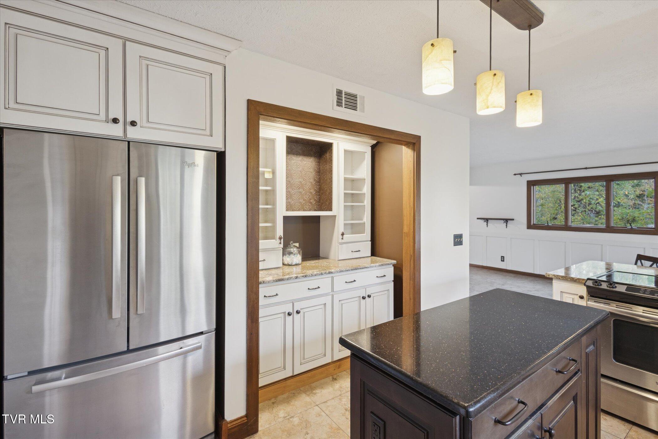 137 Columbine Road Kingsport, TN 37660 - Photo 16 of 62 14-137 Columbine Rd-WindowStill-Photogra