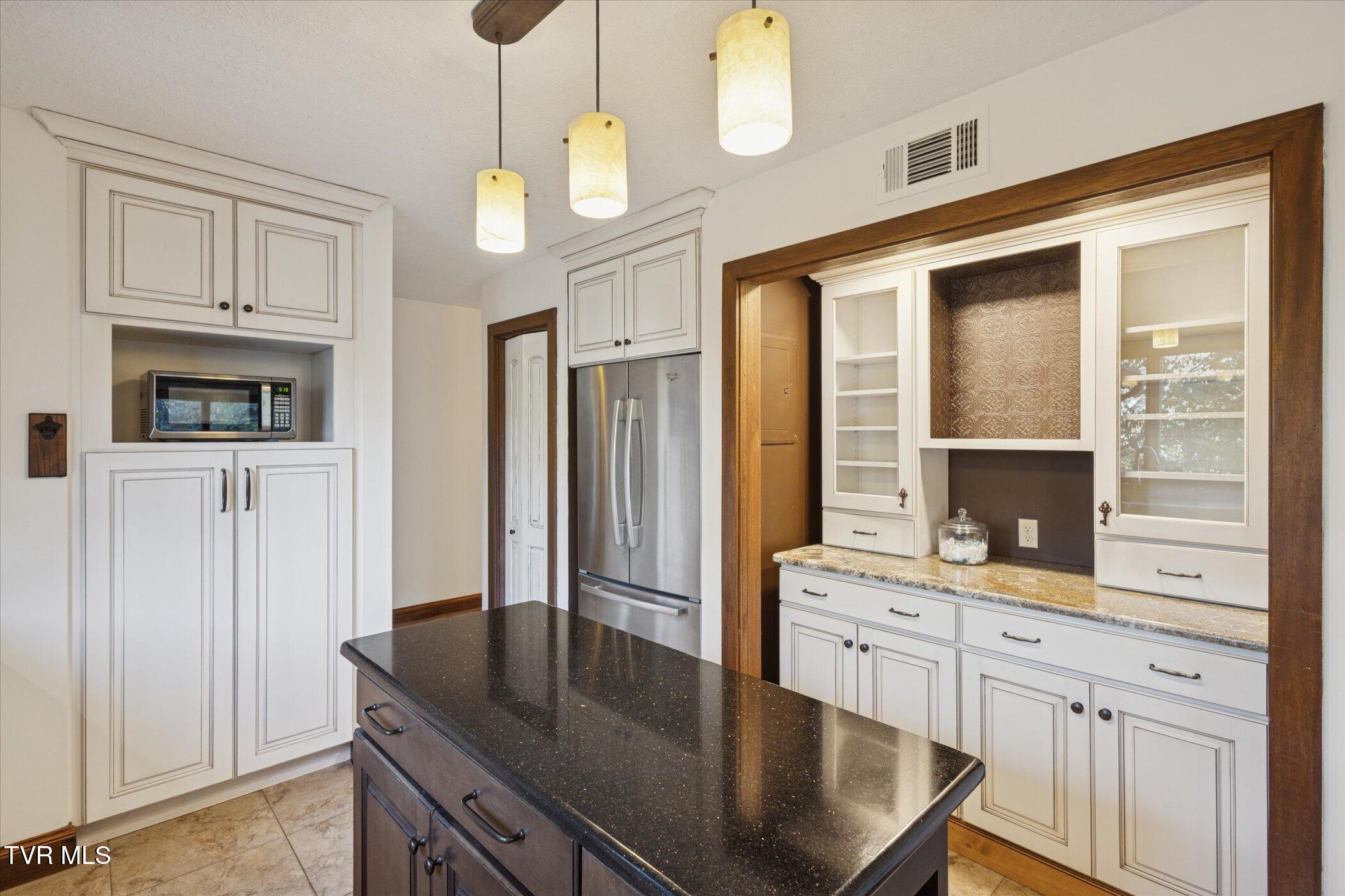 137 Columbine Road Kingsport, TN 37660 - Photo 17 of 62 15-137 Columbine Rd-WindowStill-Photogra