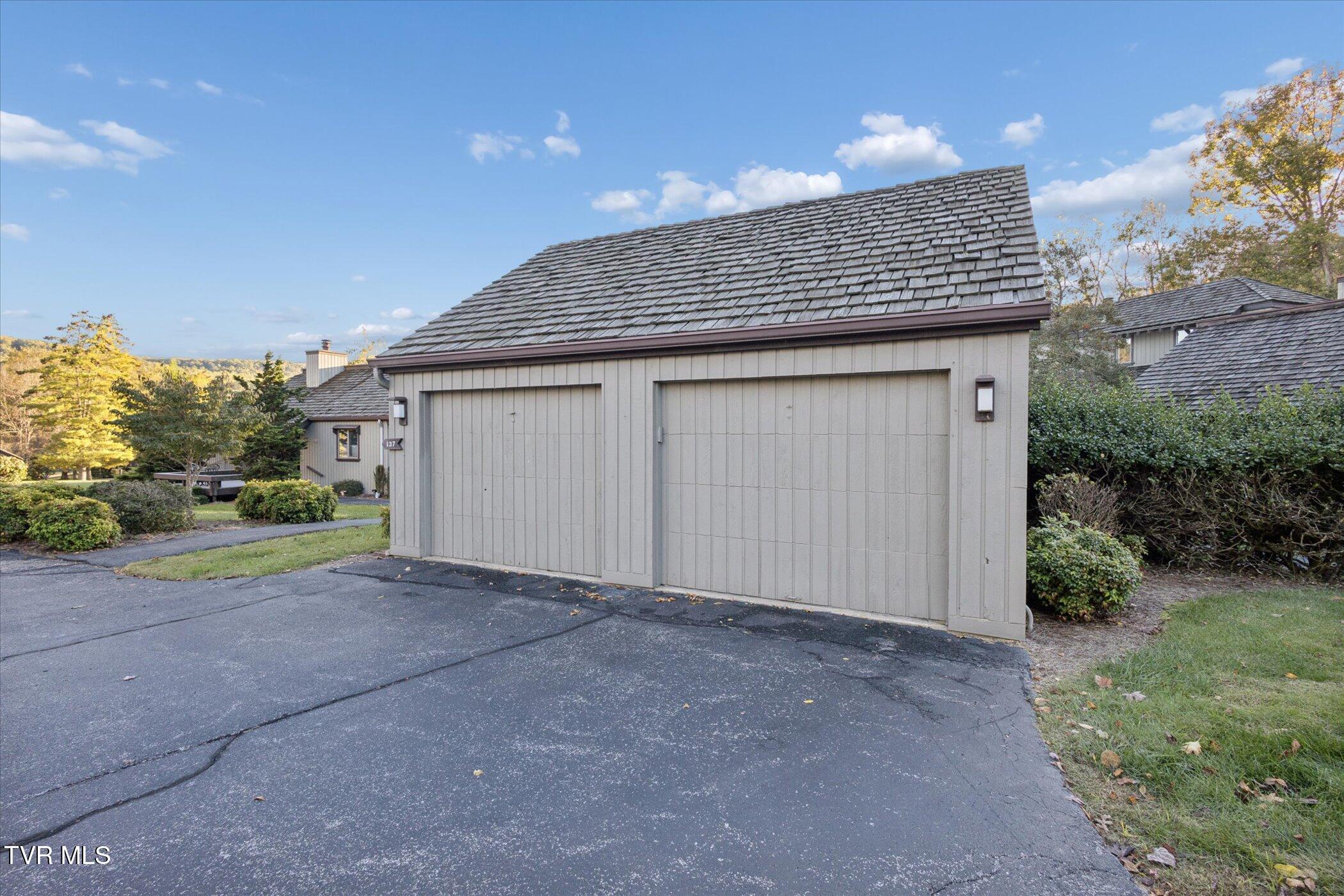 137 Columbine Road Kingsport, TN 37660 - Photo 2 of 62 39-137 Columbine Rd-WindowStill-Photogra