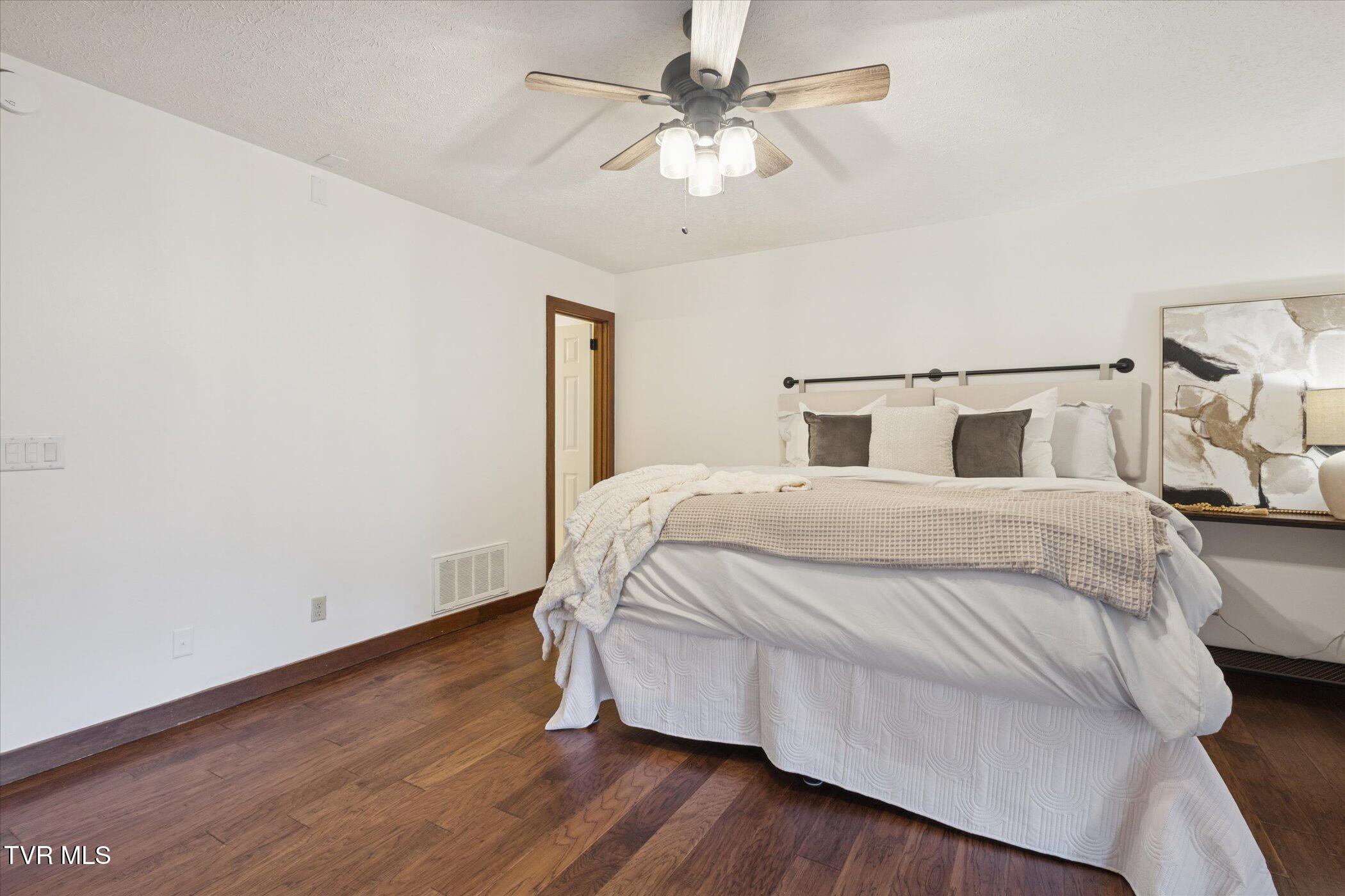 137 Columbine Road Kingsport, TN 37660 - Photo 23 of 62 21-137 Columbine Rd-WindowStill-Photogra