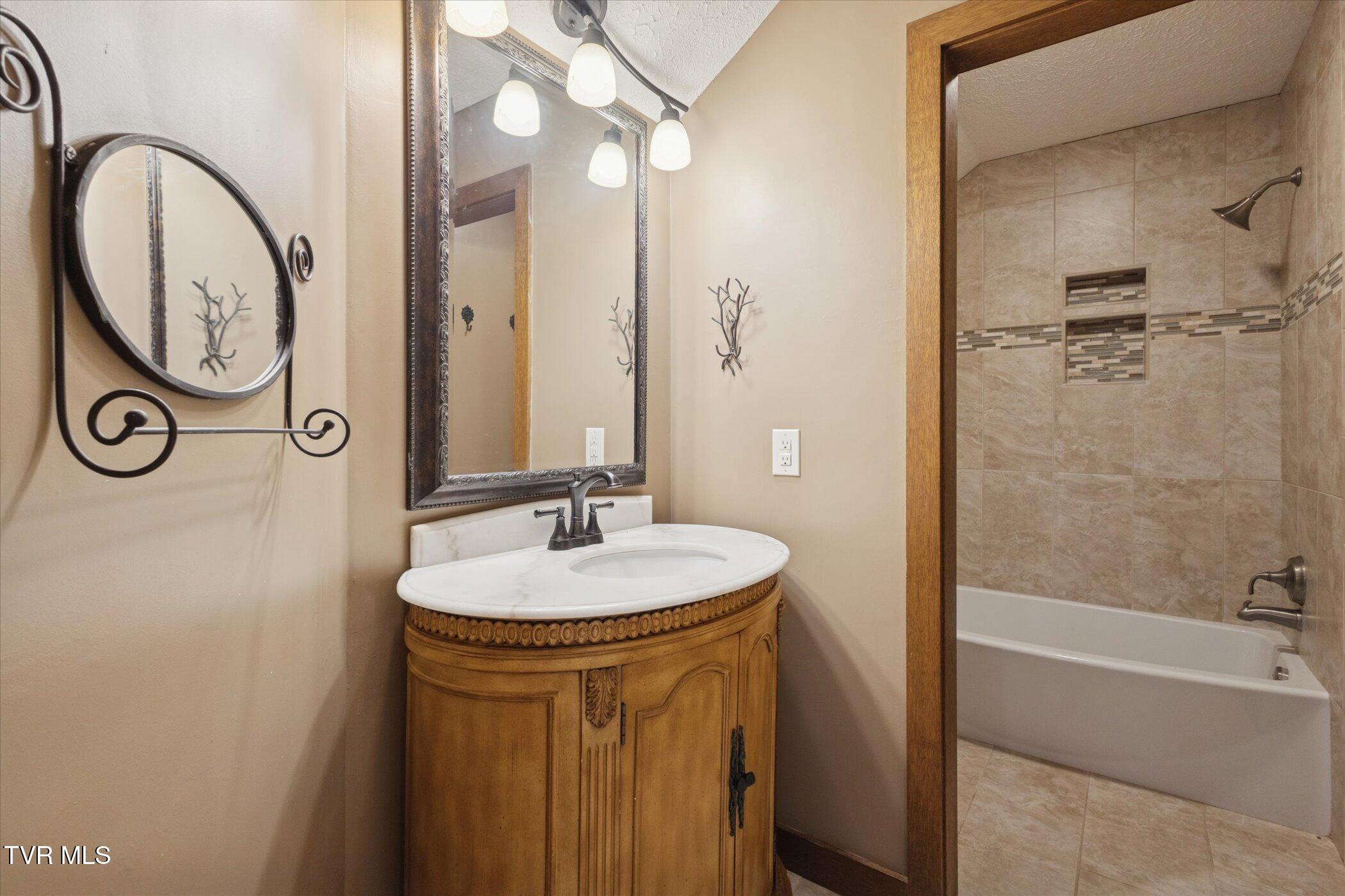 137 Columbine Road Kingsport, TN 37660 - Photo 29 of 62 27-137 Columbine Rd-WindowStill-Photogra