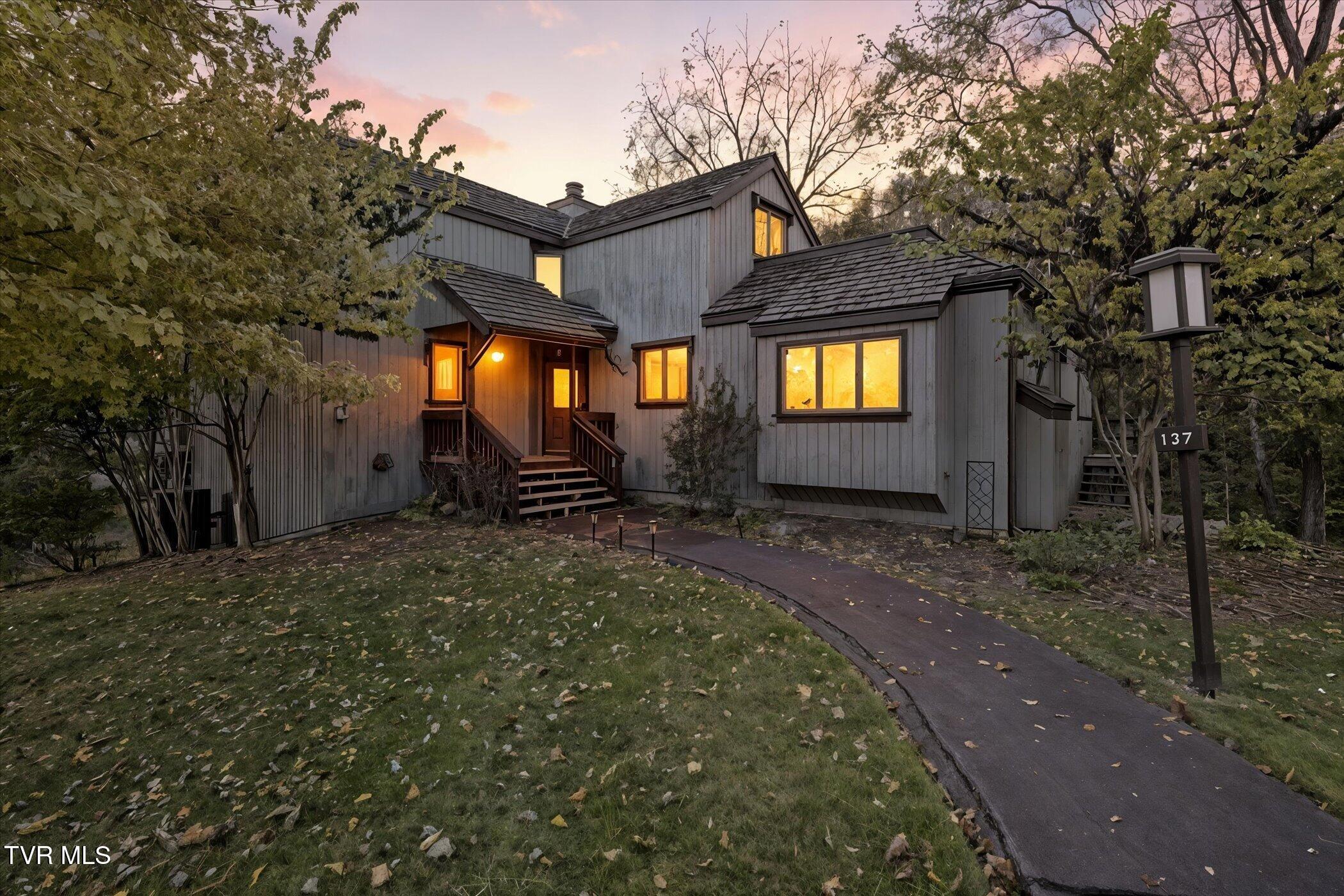 137 Columbine Road Kingsport, TN 37660 - Photo 3 of 62 01-137 Columbine Rd-WindowStill-Photogra