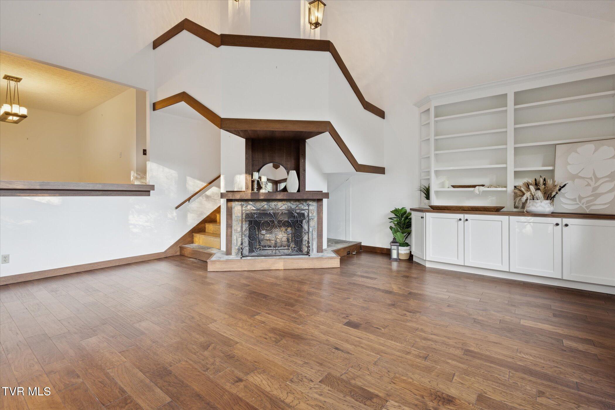 137 Columbine Road Kingsport, TN 37660 - Photo 6 of 62 04-137 Columbine Rd-WindowStill-Photogra