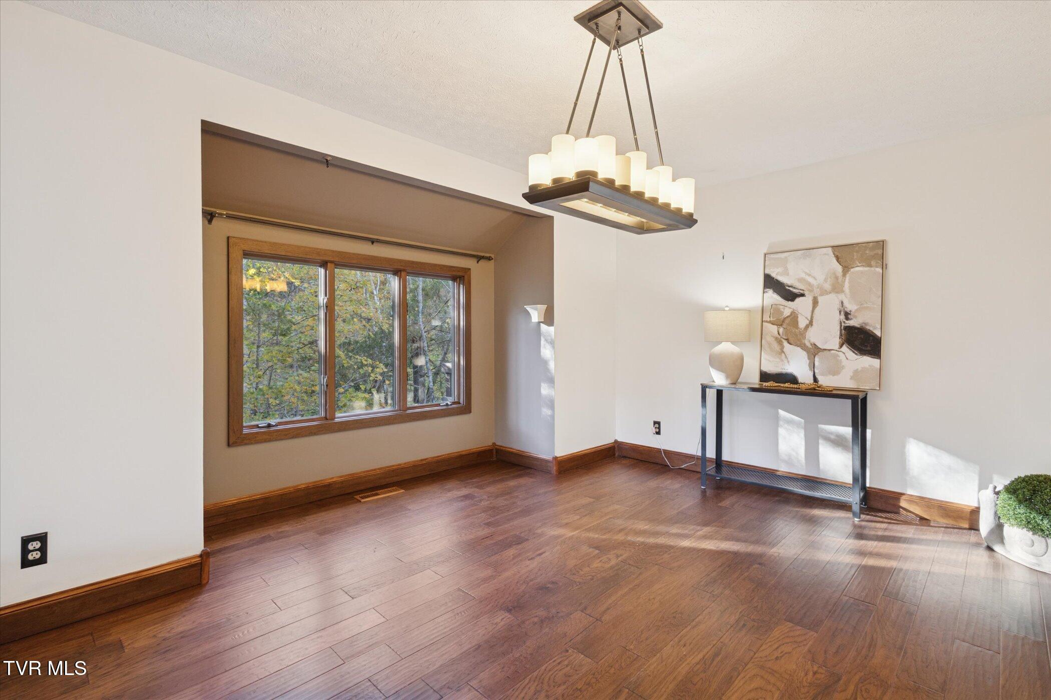 137 Columbine Road Kingsport, TN 37660 - Photo 8 of 62 06-137 Columbine Rd-WindowStill-Photogra