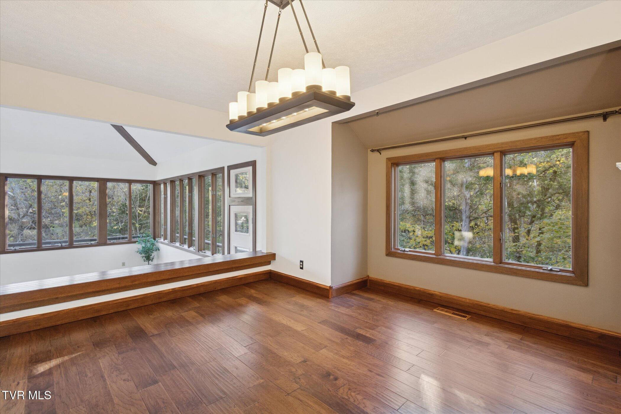 137 Columbine Road Kingsport, TN 37660 - Photo 9 of 62 07-137 Columbine Rd-WindowStill-Photogra