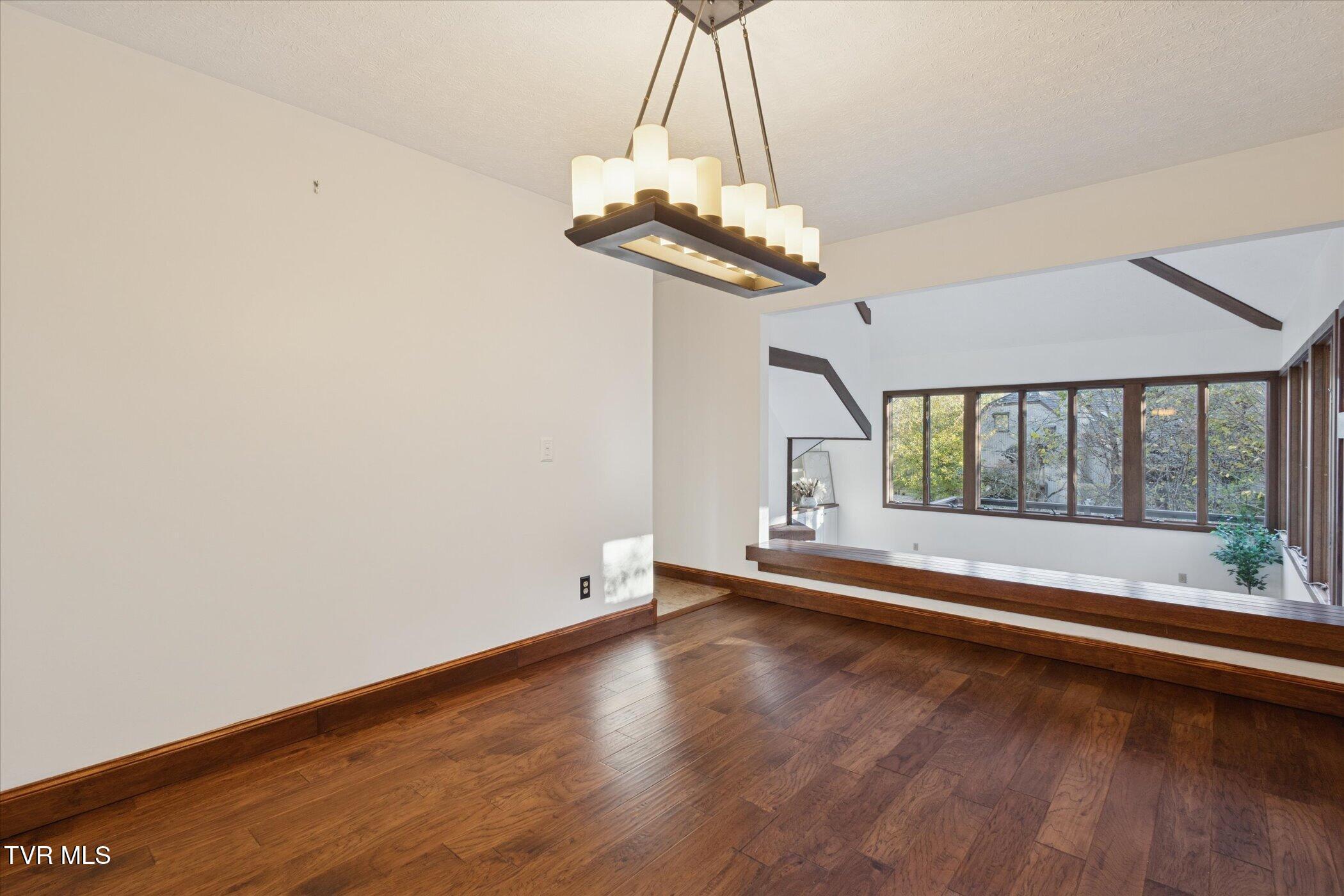 137 Columbine Road Kingsport, TN 37660 - Photo 10 of 62 08-137 Columbine Rd-WindowStill-Photogra