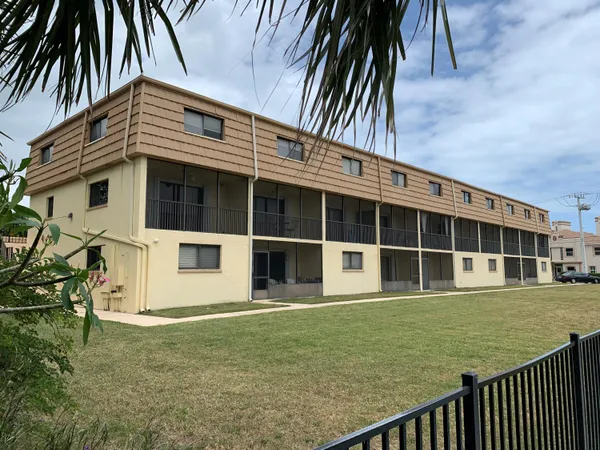 $1,950 | 7101 Ridgewood Avenue, Unit 209, Cape Canaveral, FL 32920