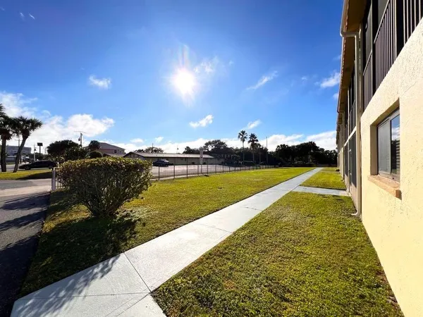 $1,950 | 7101 Ridgewood Avenue, Unit 209, Cape Canaveral, FL 32920