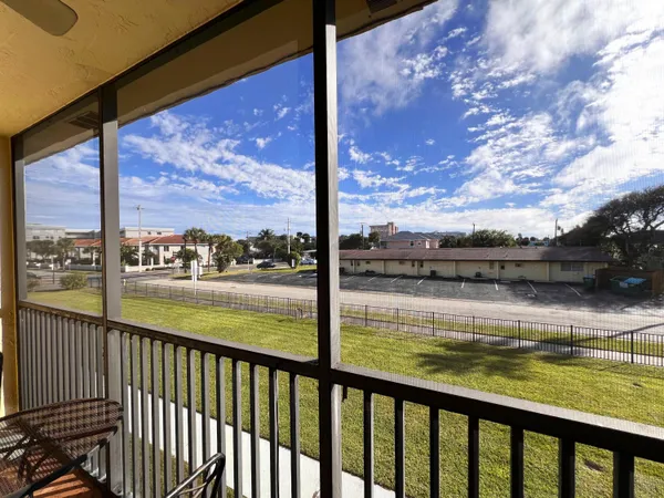 $1,950 | 7101 Ridgewood Avenue, Unit 209, Cape Canaveral, FL 32920