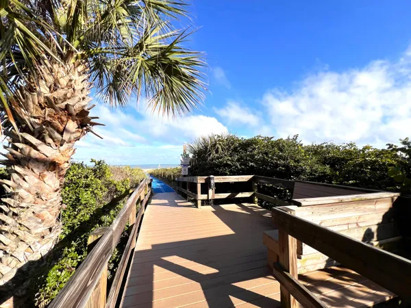 $1,950 | 7101 Ridgewood Avenue, Unit 209, Cape Canaveral, FL 32920