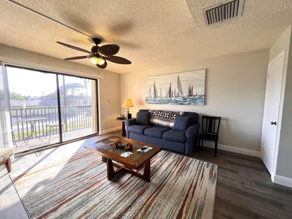 $1,950 | 7101 Ridgewood Avenue, Unit 209, Cape Canaveral, FL 32920