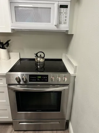 $1,950 | 7101 Ridgewood Avenue, Unit 209, Cape Canaveral, FL 32920