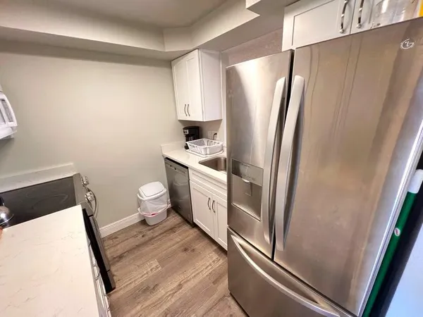 $1,950 | 7101 Ridgewood Avenue, Unit 209, Cape Canaveral, FL 32920