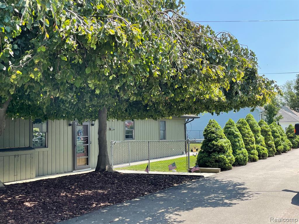 46070 Edgewater Street Chesterfield, MI 48047 - Photo 2 of 65