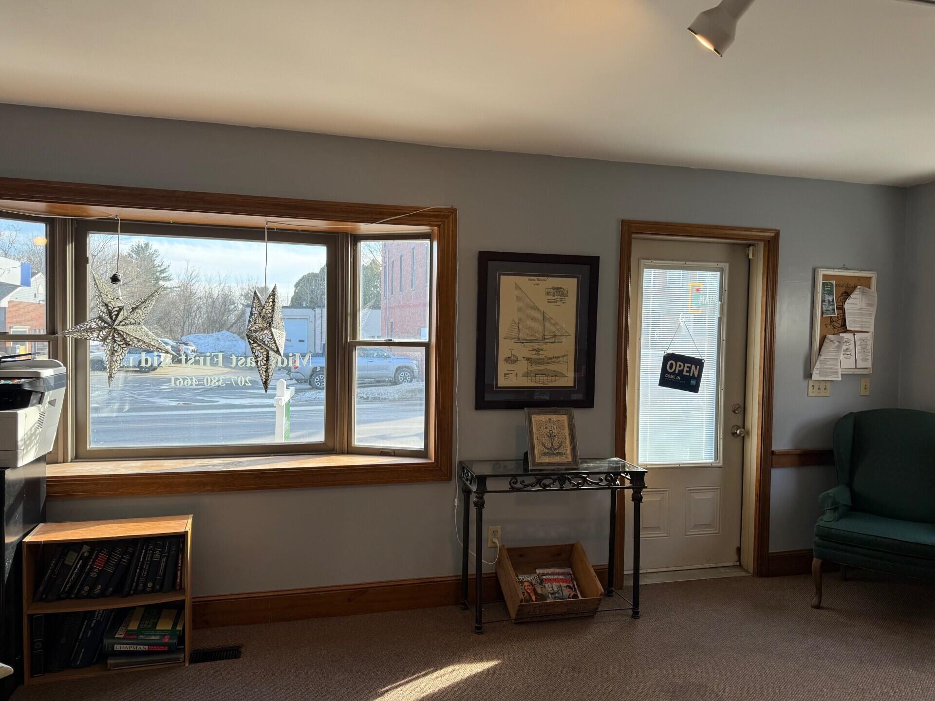 145 Main Street Thomaston, ME 04861 - Photo 12 of 35