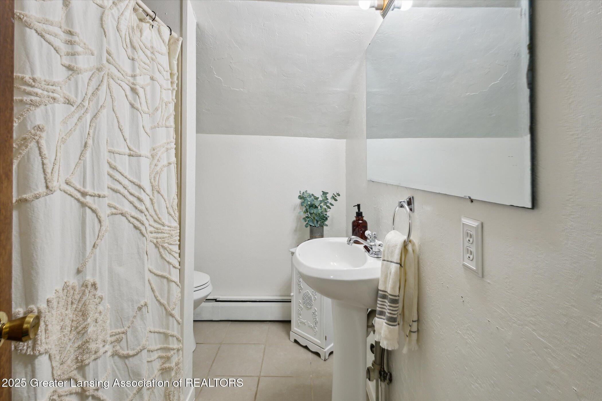 820 Barry Road Haslett, MI 48840 - Photo 27 of 52 30-820-Barry-Rd-Haslett-MI-48840-WindowS