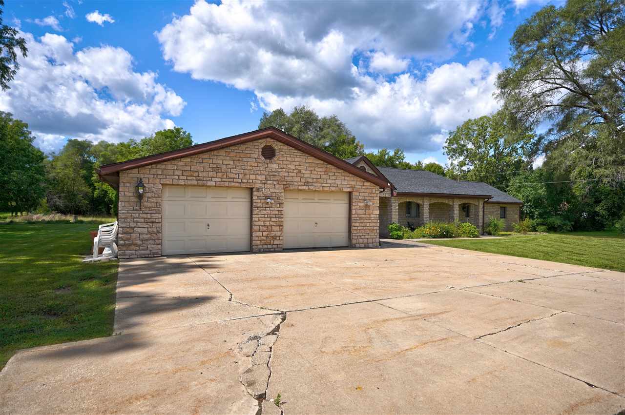 6161 North Genesee Road Flint, MI 48506 - Photo 5 of 47