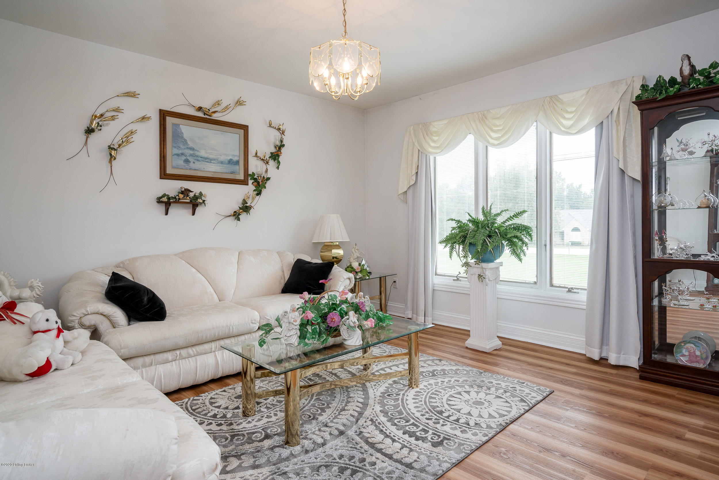 8700 Bates Road Louisville, KY 40228 - Photo 25 of 77 Formal Living Room