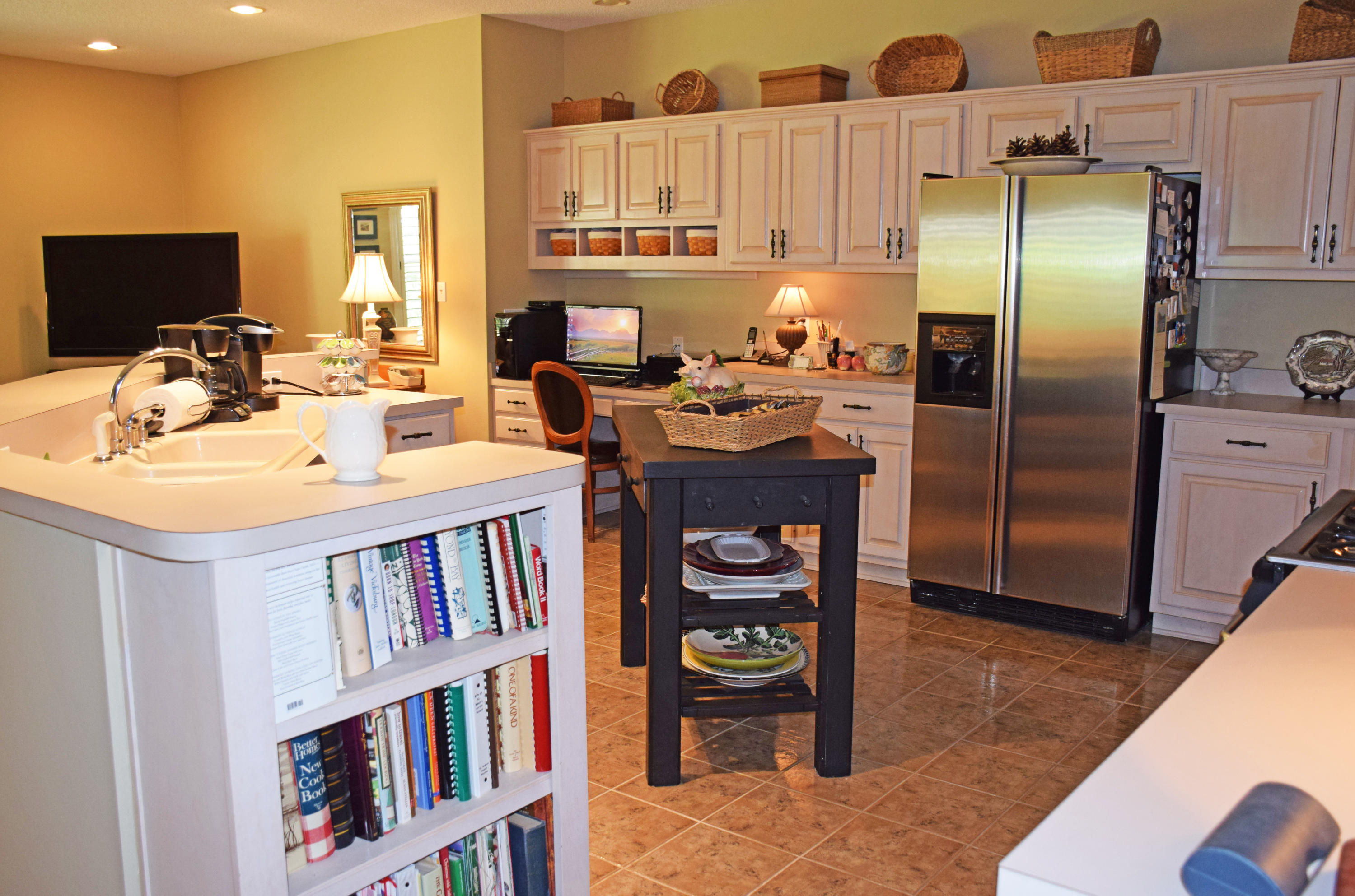 4492 Woodbridge Road Niceville, FL 32578 - Photo 12 of 32 Convenient cookbook space