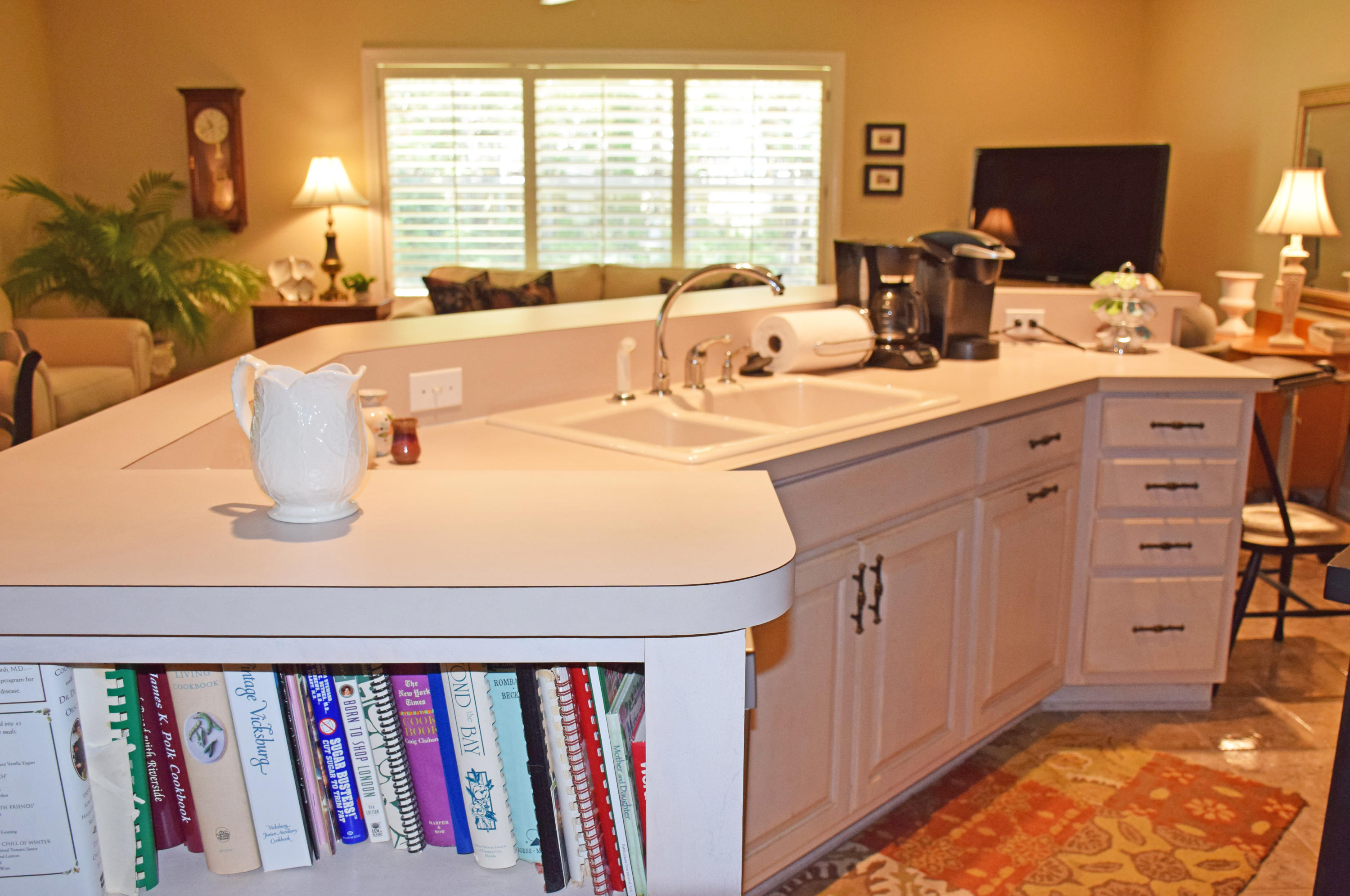 4492 Woodbridge Road Niceville, FL 32578 - Photo 13 of 32 A place to chat with your family