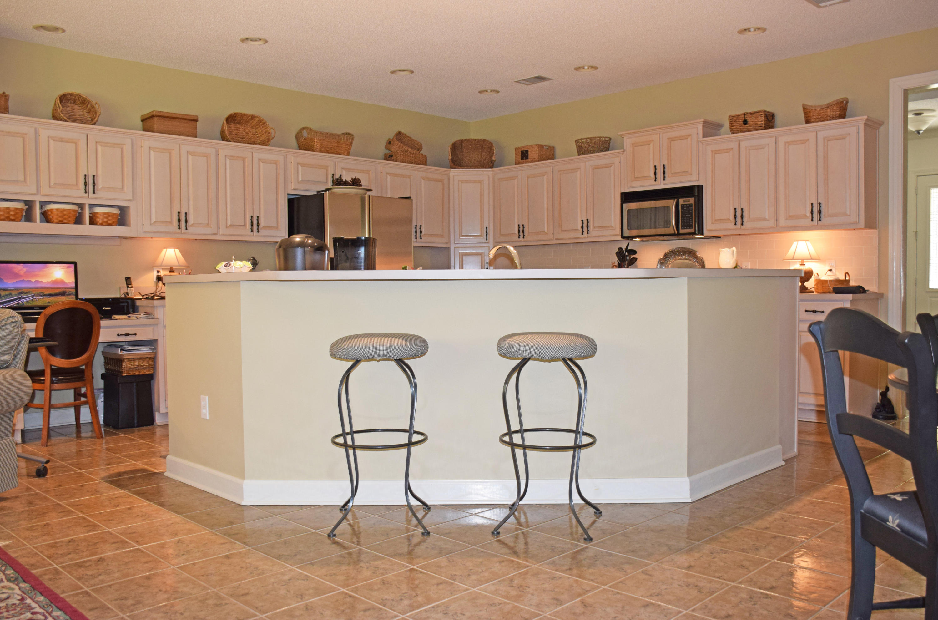 4492 Woodbridge Road Niceville, FL 32578 - Photo 14 of 32 The high bar hides the sink...