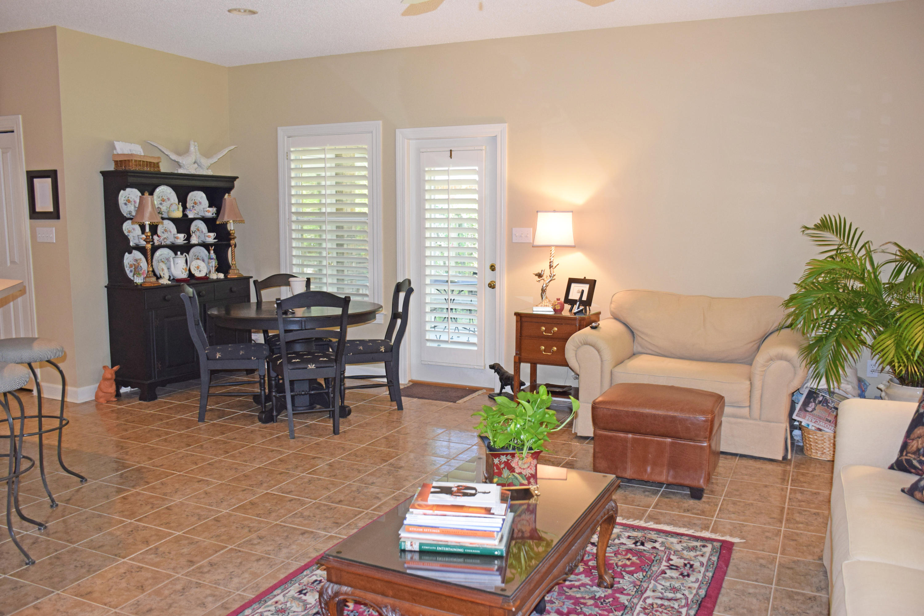 4492 Woodbridge Road Niceville, FL 32578 - Photo 15 of 32 Casual. Comfortable.