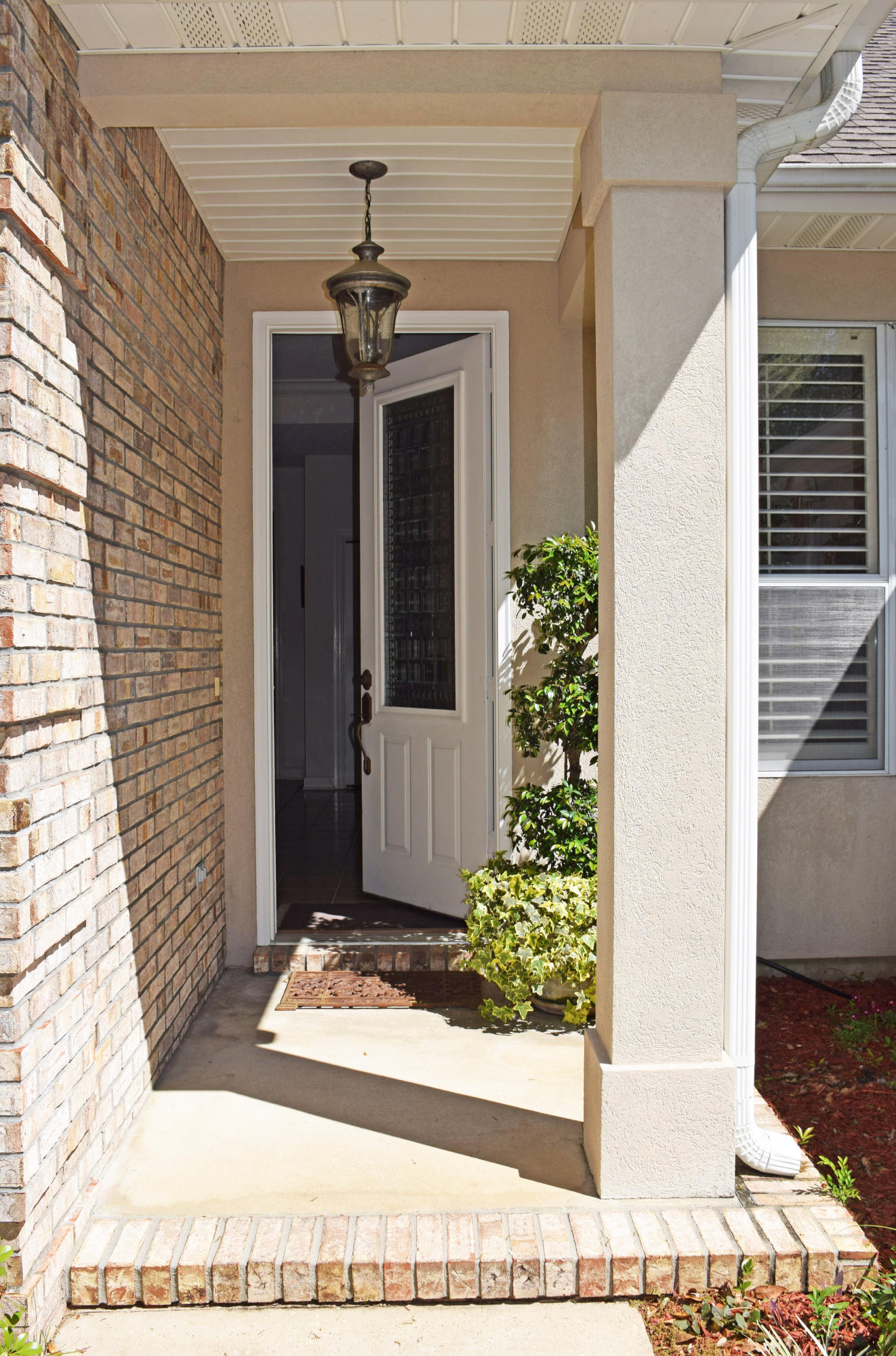 4492 Woodbridge Road Niceville, FL 32578 - Photo 3 of 32 You're welcome here!