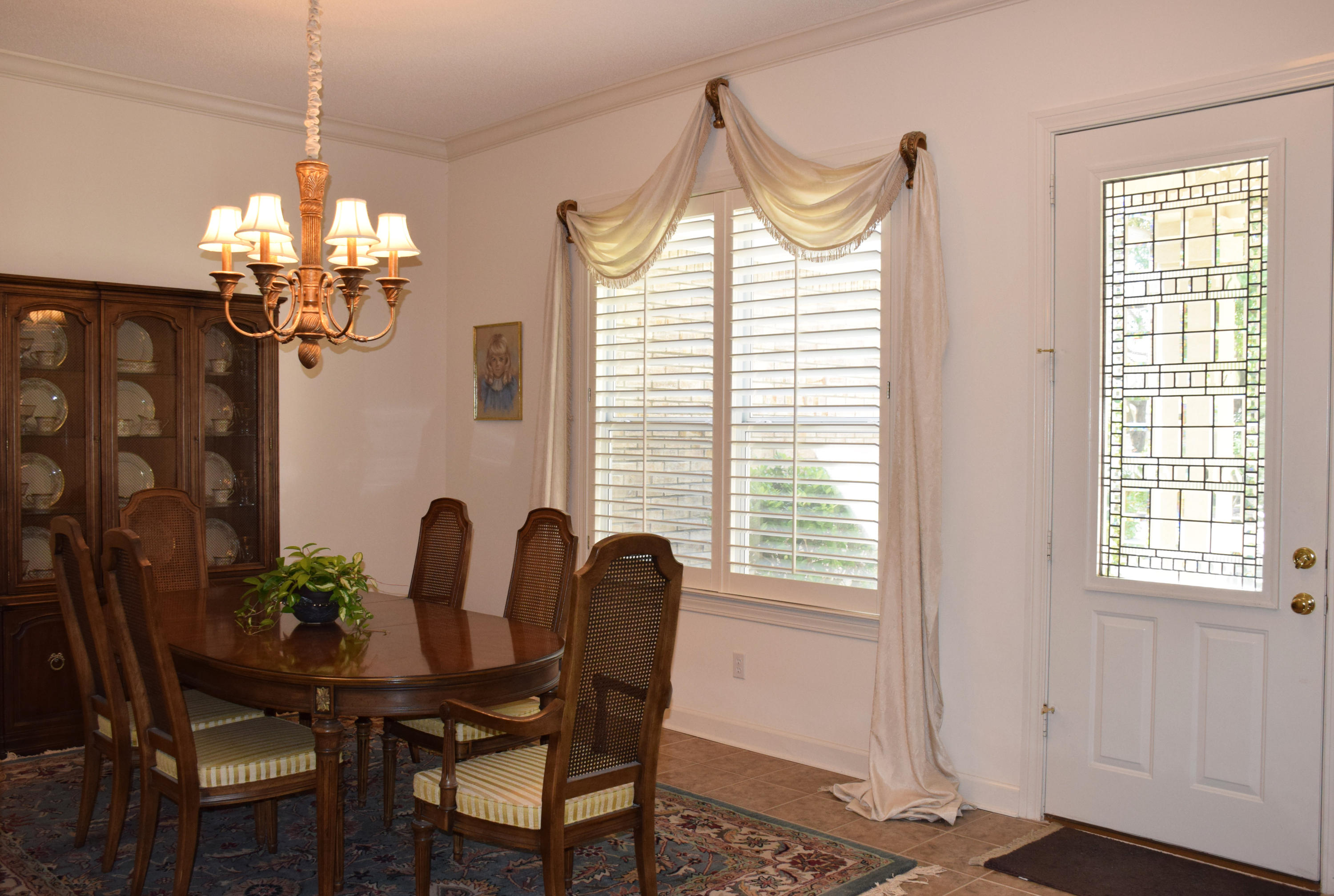 4492 Woodbridge Road Niceville, FL 32578 - Photo 4 of 32 Custom leaded glass front door