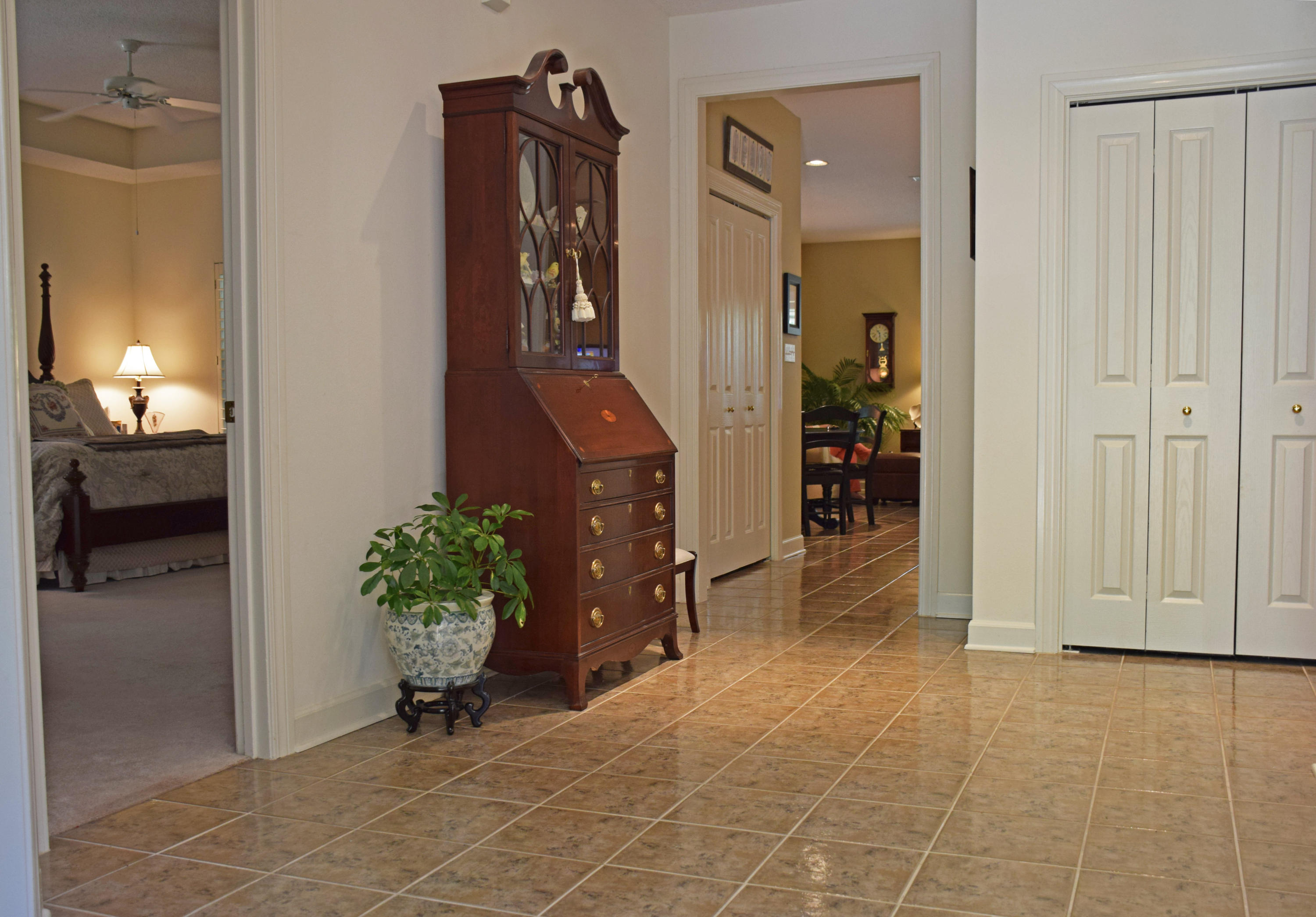4492 Woodbridge Road Niceville, FL 32578 - Photo 8 of 32 Entry to the keeping room