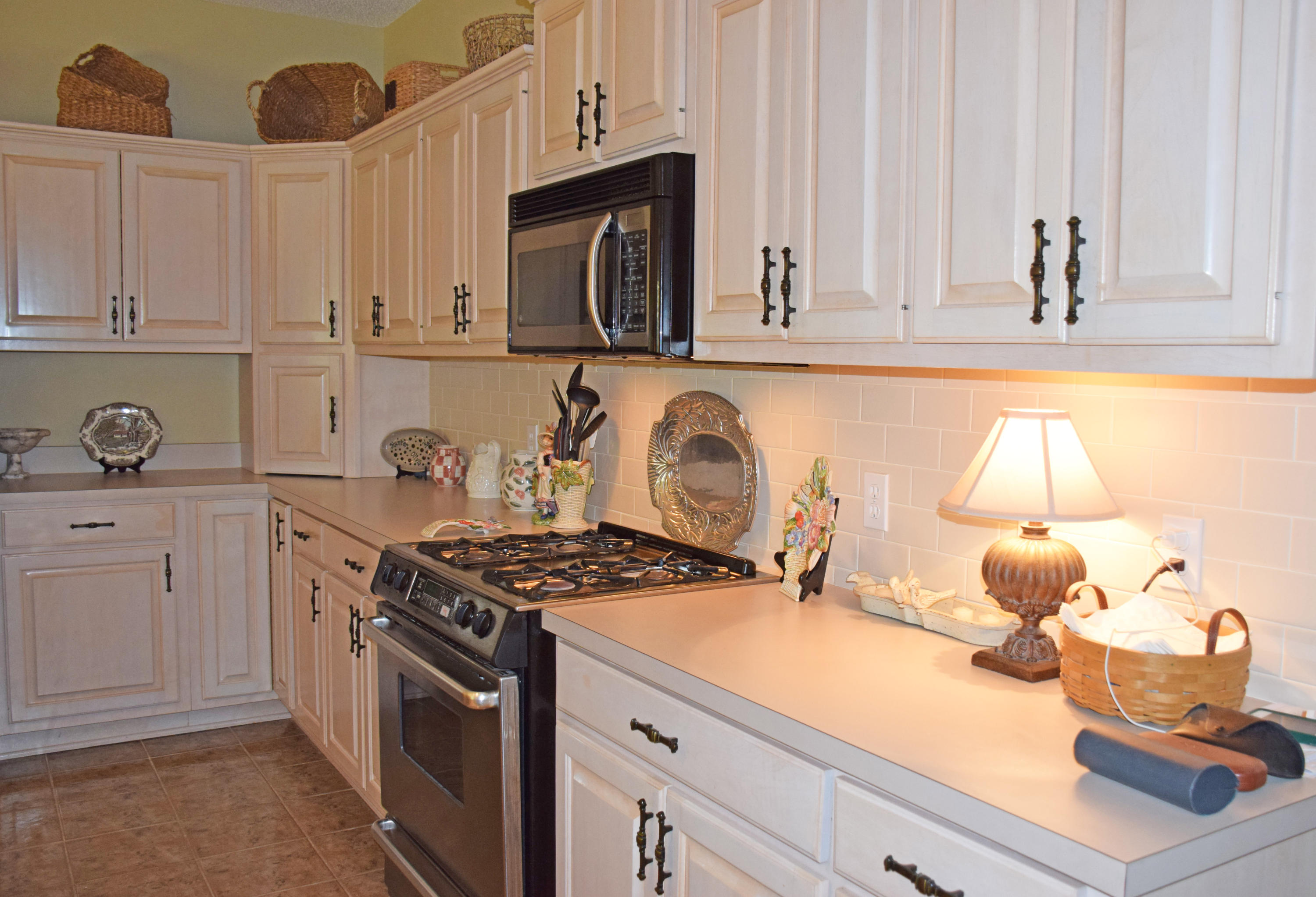 4492 Woodbridge Road Niceville, FL 32578 - Photo 10 of 32 Excellent cabinet space