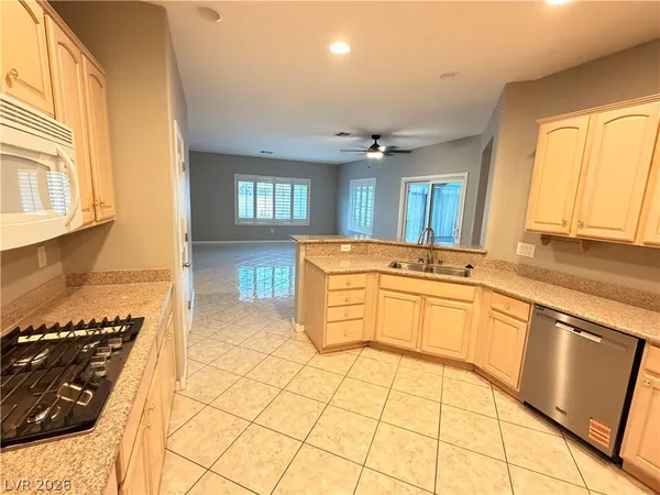 $2,750 | 2805 Foxtail Creek Avenue, Henderson, NV 89052