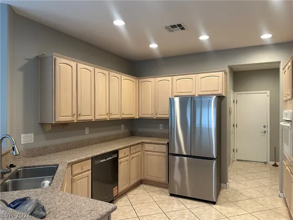 $2,750 | 2805 Foxtail Creek Avenue, Henderson, NV 89052