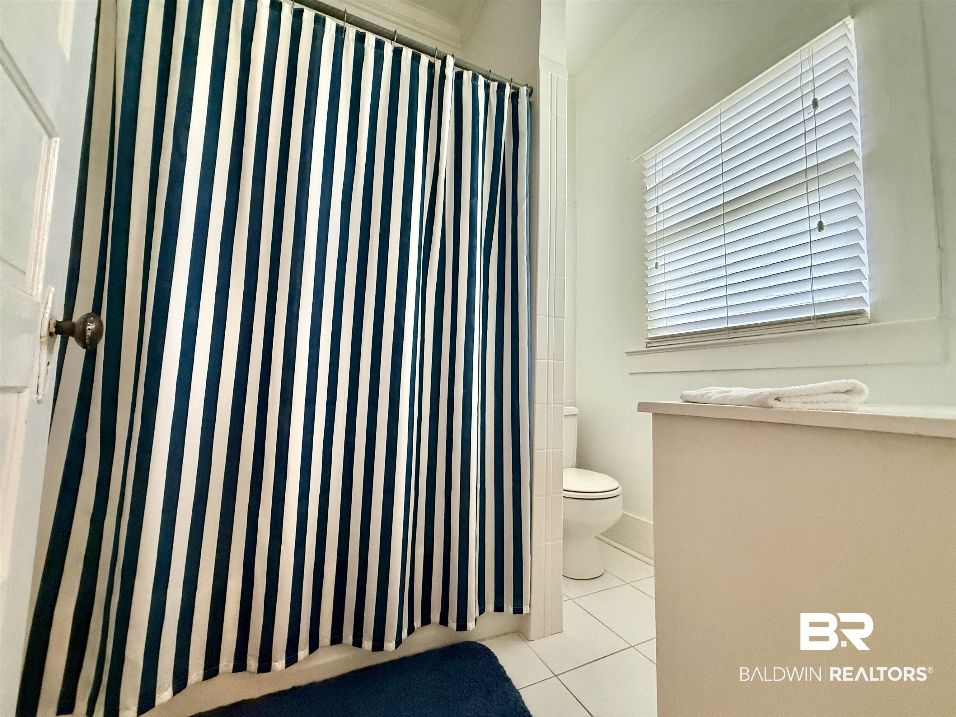 423 Evergreen Avenue Brewton, AL 36426 - Photo 16 of 18 Bathroom featuring a shower with curtain and light tile patterned floors