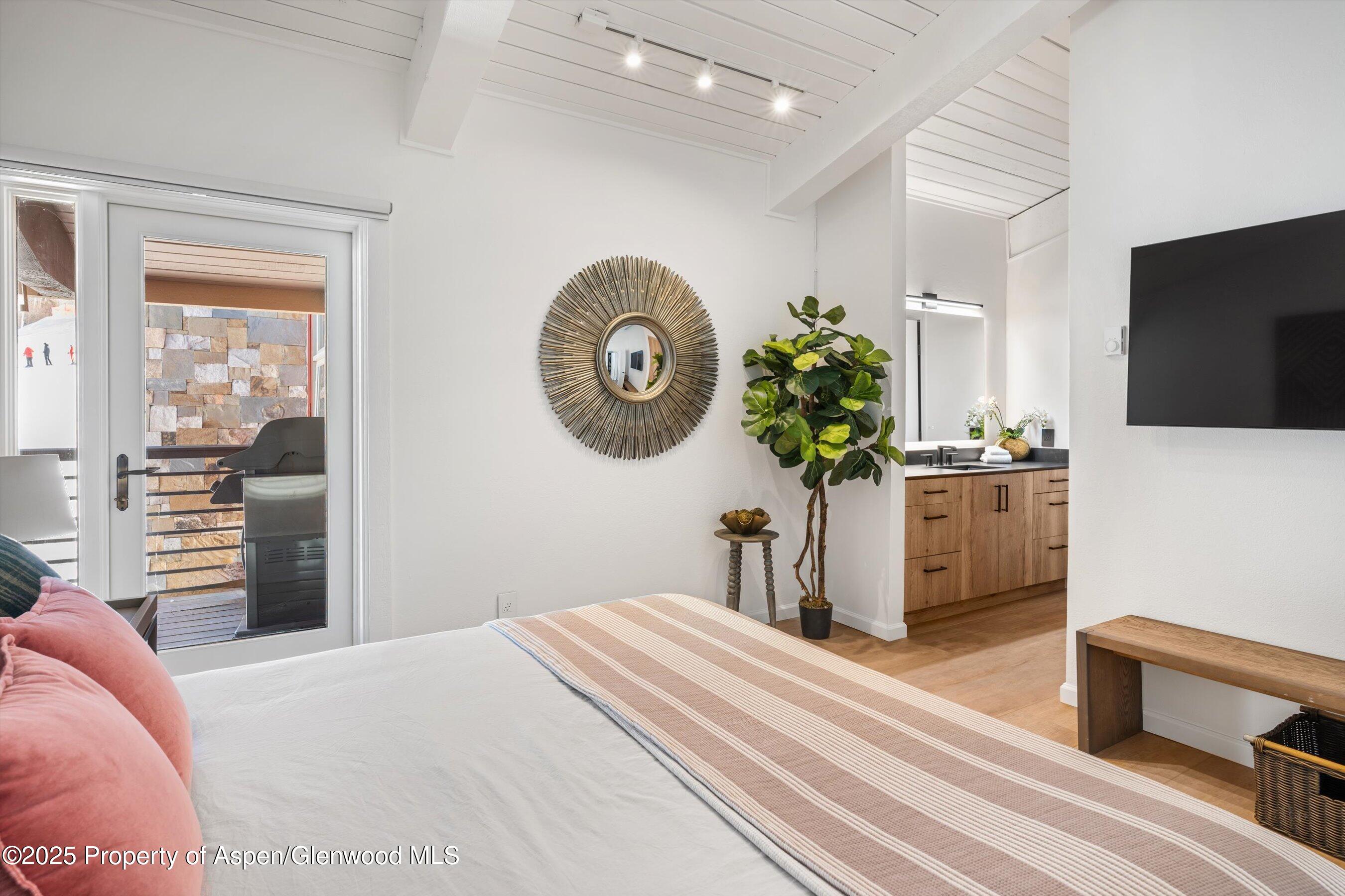 360 Wood Road, Unit 301 Snowmass Village, CO 81615 - Photo 24 of 47 Guest Suite with Deck Access