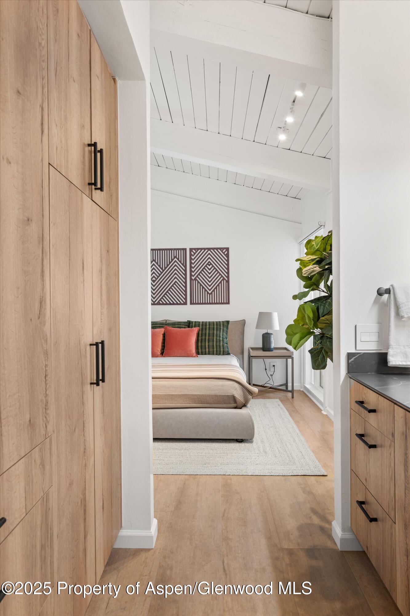 360 Wood Road, Unit 301 Snowmass Village, CO 81615 - Photo 28 of 47 Guest Suite