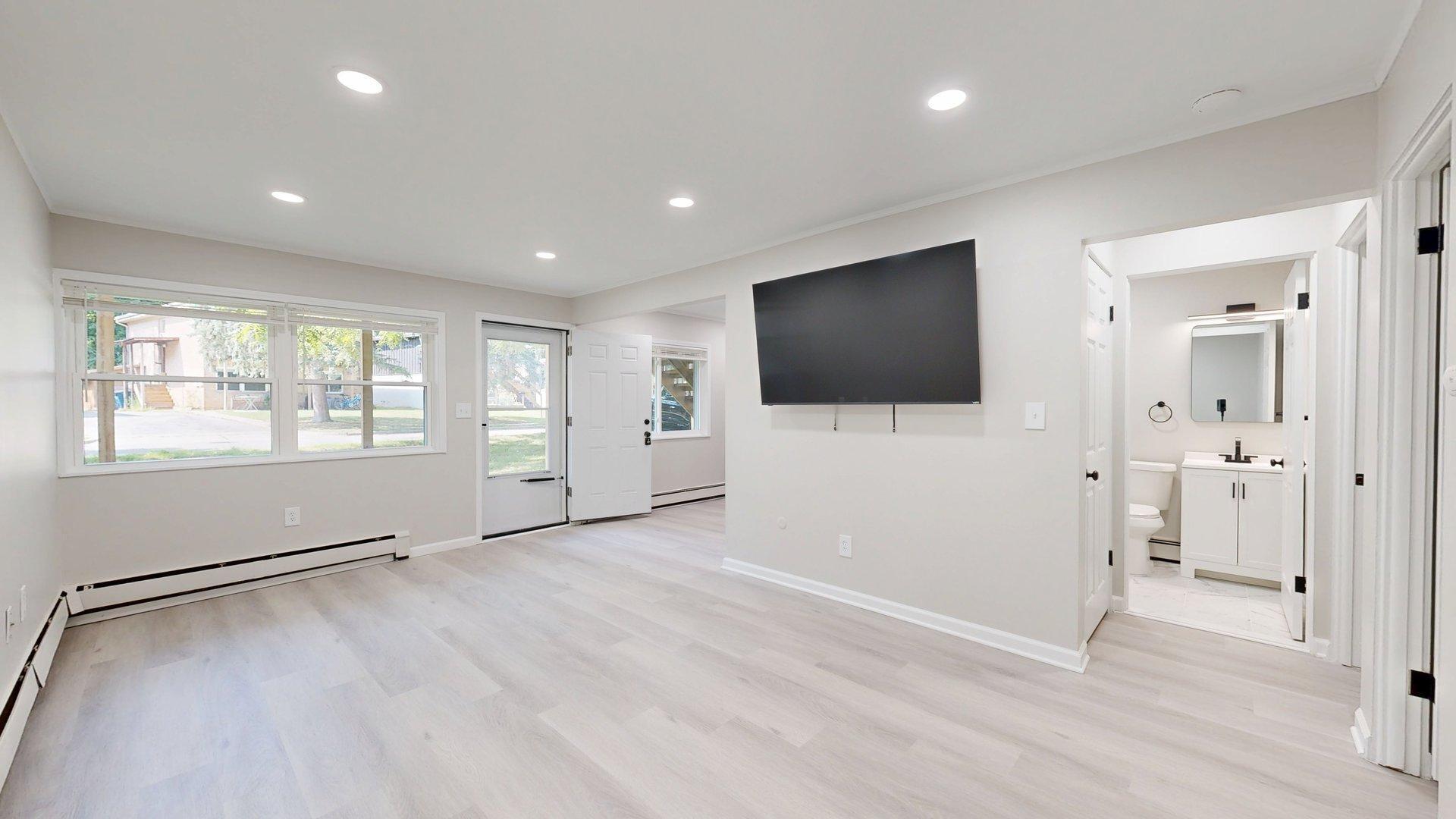 122 Allen Drive, Unit 1 Ann Arbor, MI 48103 - Photo 4 of 11 122-Allen-Drive-Unit-1-09092025_130658