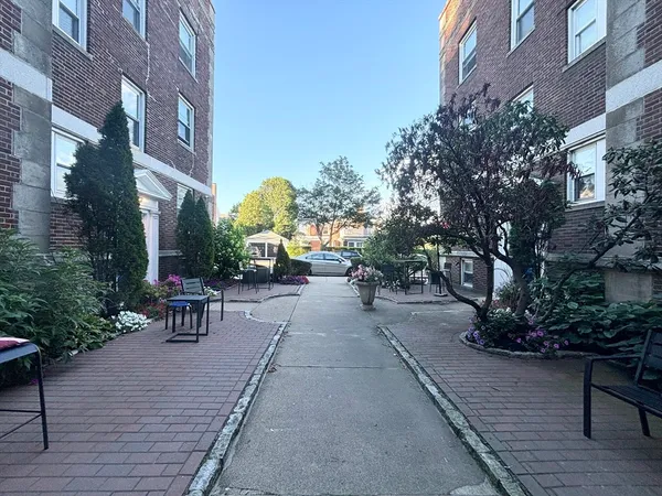$2,100 | 15 Ives Street, Unit 6, Beverly, MA 01915