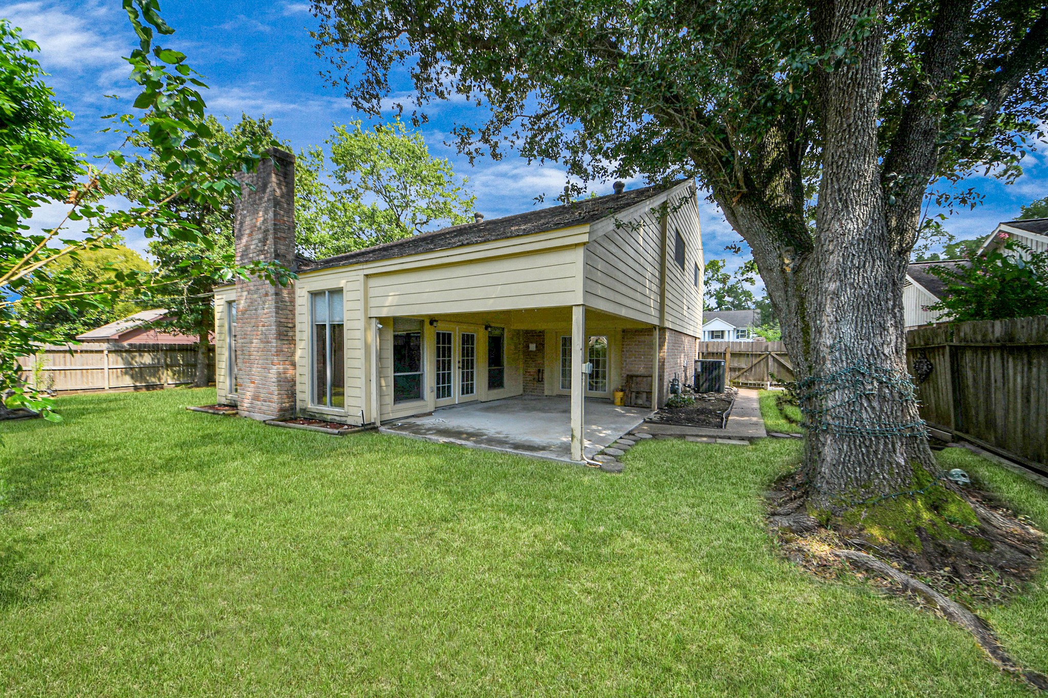6706 Trebeck Lane Spring, TX 77379 - Photo 42 of 46 front view of a house with a yard