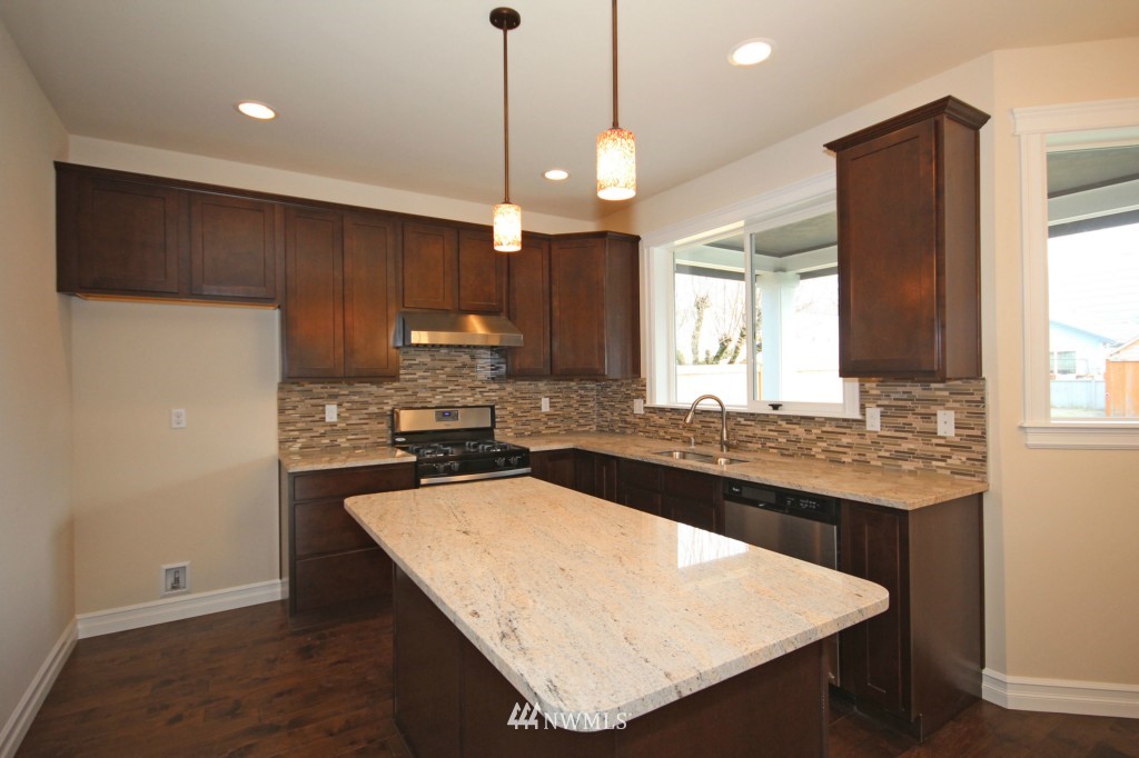 528 Wells Avenue North Renton, WA 98057 - Photo 2 of 25 Gallery Image 2