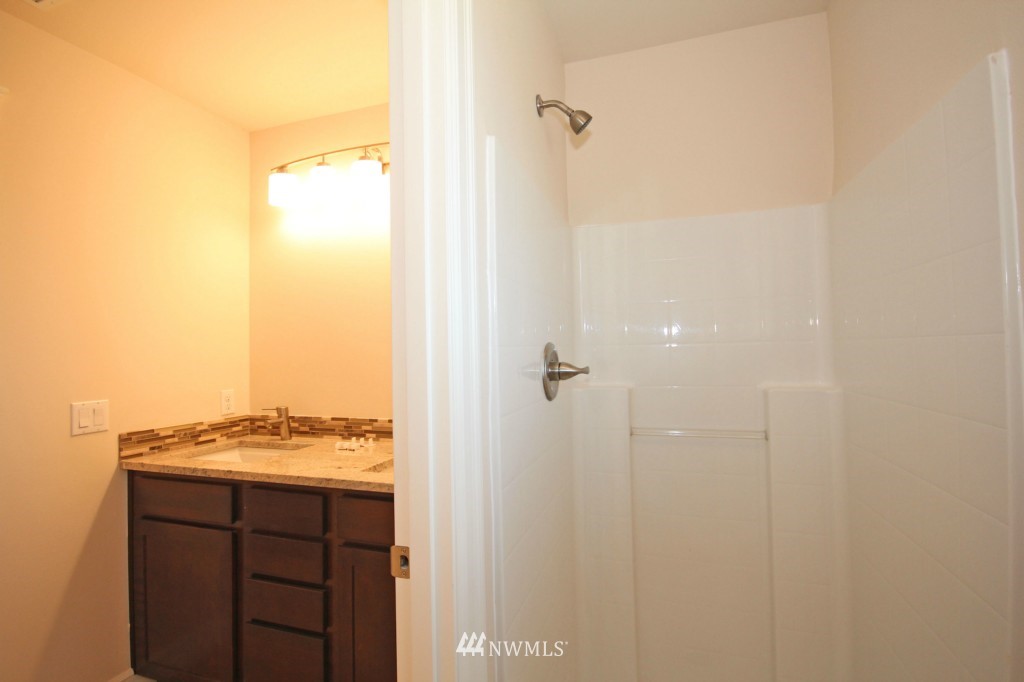 528 Wells Avenue North Renton, WA 98057 - Photo 11 of 25 Gallery Image 11