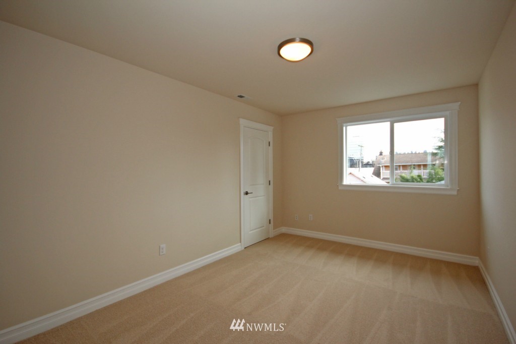 528 Wells Avenue North Renton, WA 98057 - Photo 14 of 25 Gallery Image 14