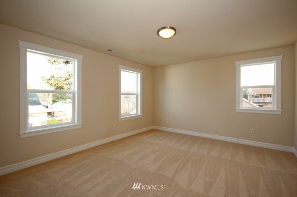 528 Wells Avenue North Renton, WA 98057 - Photo 17 of 25 Gallery Image 17