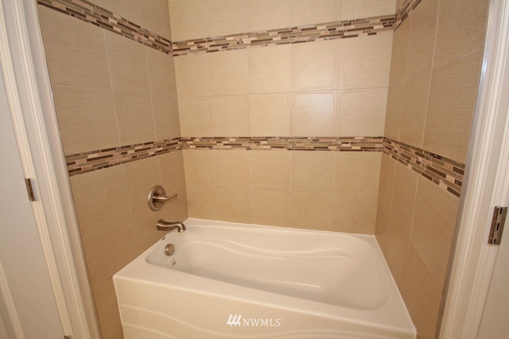 528 Wells Avenue North Renton, WA 98057 - Photo 18 of 25 Gallery Image 18