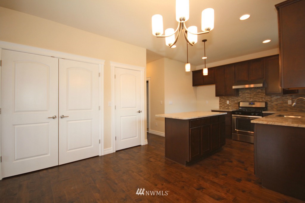 528 Wells Avenue North Renton, WA 98057 - Photo 5 of 25 Gallery Image 5